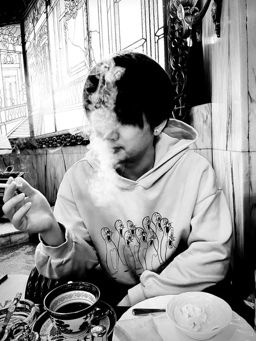 15日22時〜　インスタライブ 16日18時〜　オフ会 29日22時〜　YouTubeライブ  今思いついた今月のスケジュールって感じです。確定ではないです🚬 https://t.co/H9VQQJG