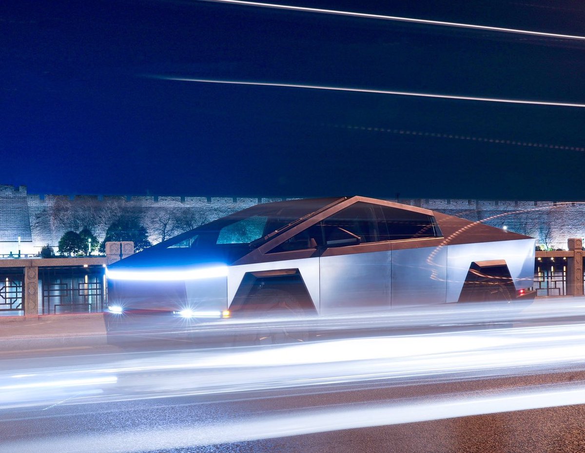 The Tesla Newswire tweet media