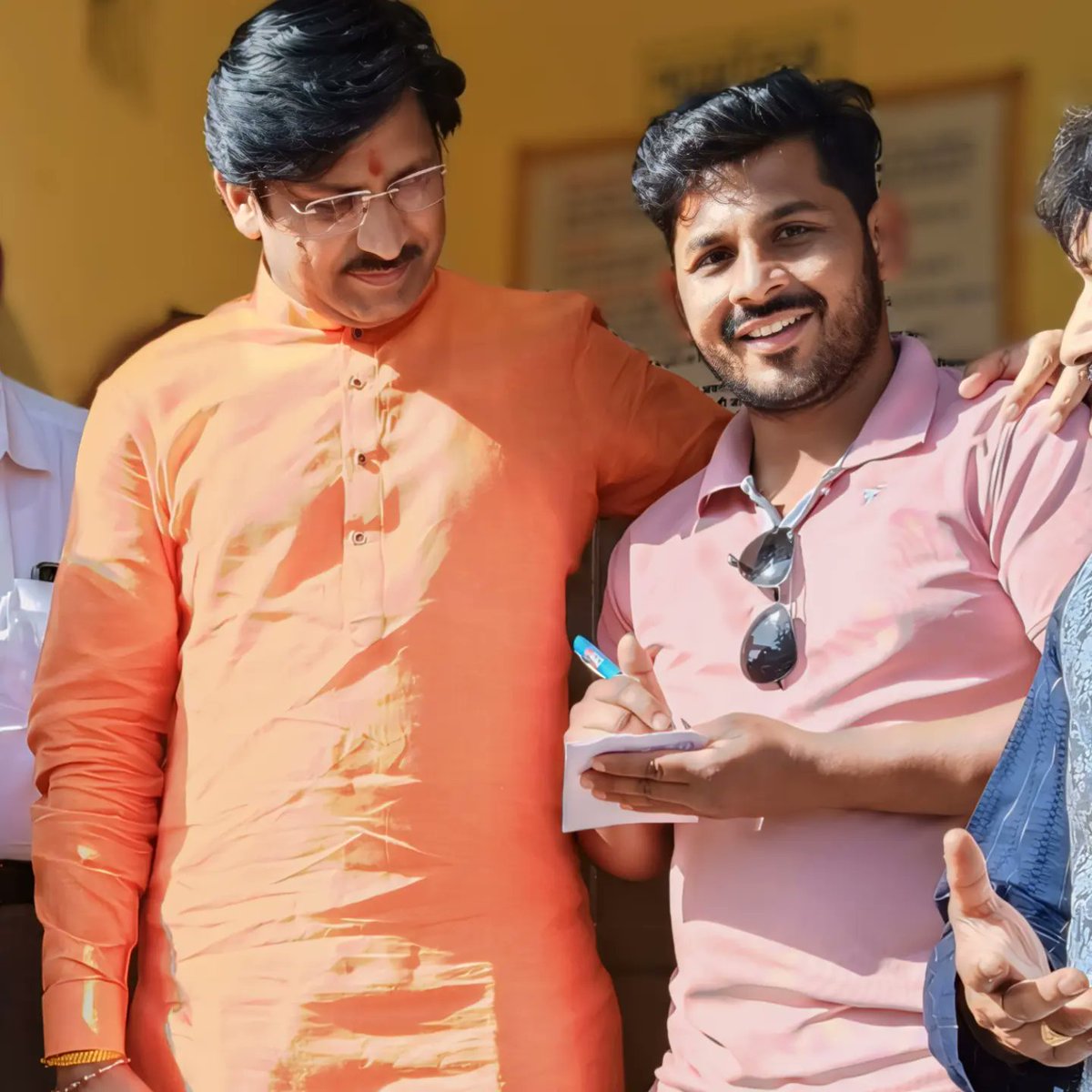 RAJUvore5's tweet photo. राज्यसभा सांसद आदरणीय डॉ सुमेर सिंह सोलंकी जी से सौजन्य भेंट हुई  मिलकर ग्राम पंचायत सुर्वाकोयड़ा विकास के कामों को लेकर चर्चा कि गई साथ ही आवेदन पत्र देकर पंचायत के विकास कार्य अवगत करवाये गये
@DrSumerSolanki1 @drnishantkhare https://t.co/GWQU8n7uYJ