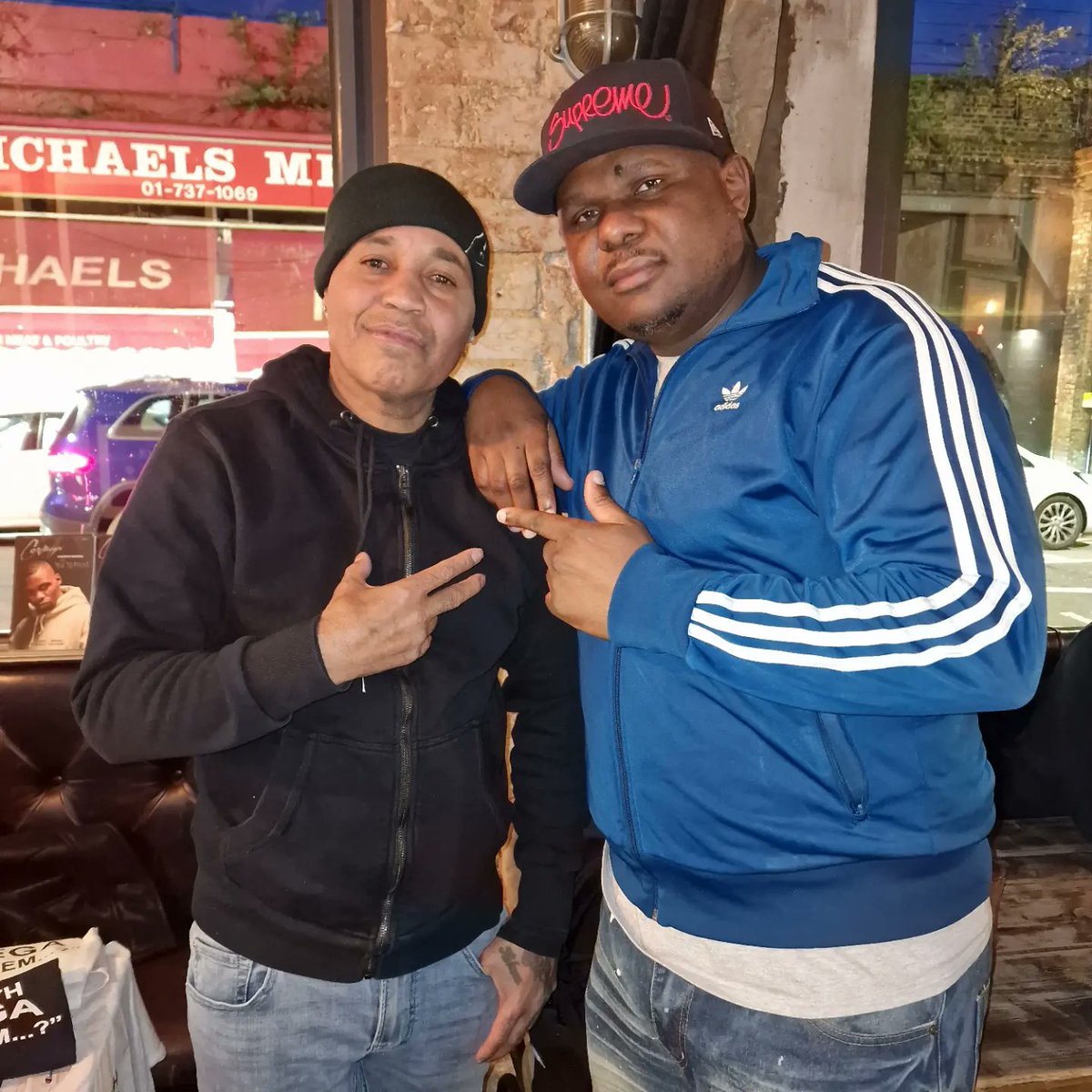 Chapter 2 

Yesterday with Cormega. Humility, intelligence and a wordsmith in one being. The realness, Raw forever. 

#therealness #Cormega #chipshop #HipHopRoyalty #streamrhymeapostles #dedicatedtoselfalbum #RhymeAssassin #unclerhymez #QB