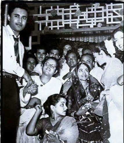 Dev Anand at the wedding of Guru Dutt with Geeta Dutt.
#devanand #gurudutt #geetadutt #wedding #bollywoodflashback