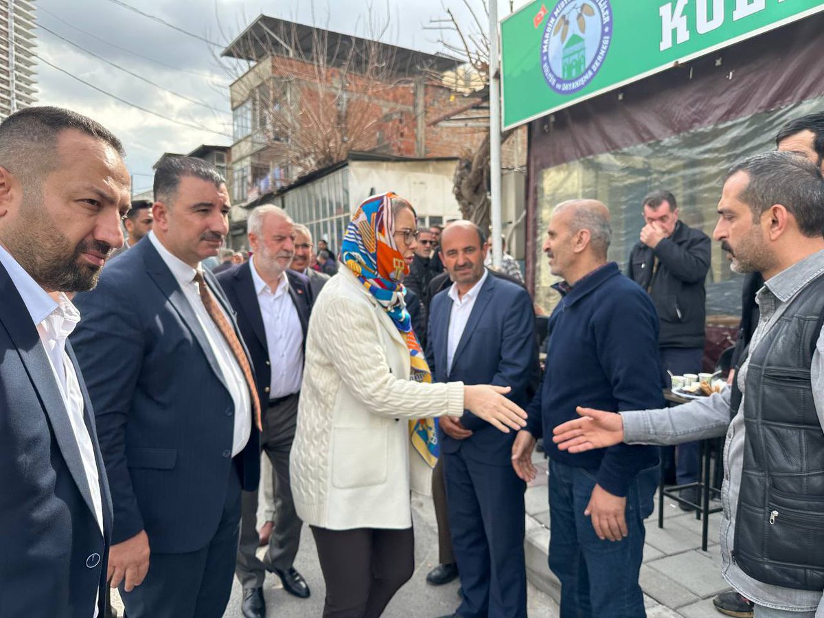 SAITBASDAS's tweet photo. Belediye Başkan Adayımız Sn @CeydaBC35 ve Kıymetli Babası Sn @sbolunmez47 ile birlikte Hakk’a yürüyen hemşehrimiz Hacı Suphi Aslan için kederli ailesine taziye ziyaretinde bulunarak acılarını paylaştık.

Merhuma Allah’tan rahmet, sevenlerine sabır diliyorum. Aslan ailesinin başı sağolsun.

#MekanıCennetOlsun