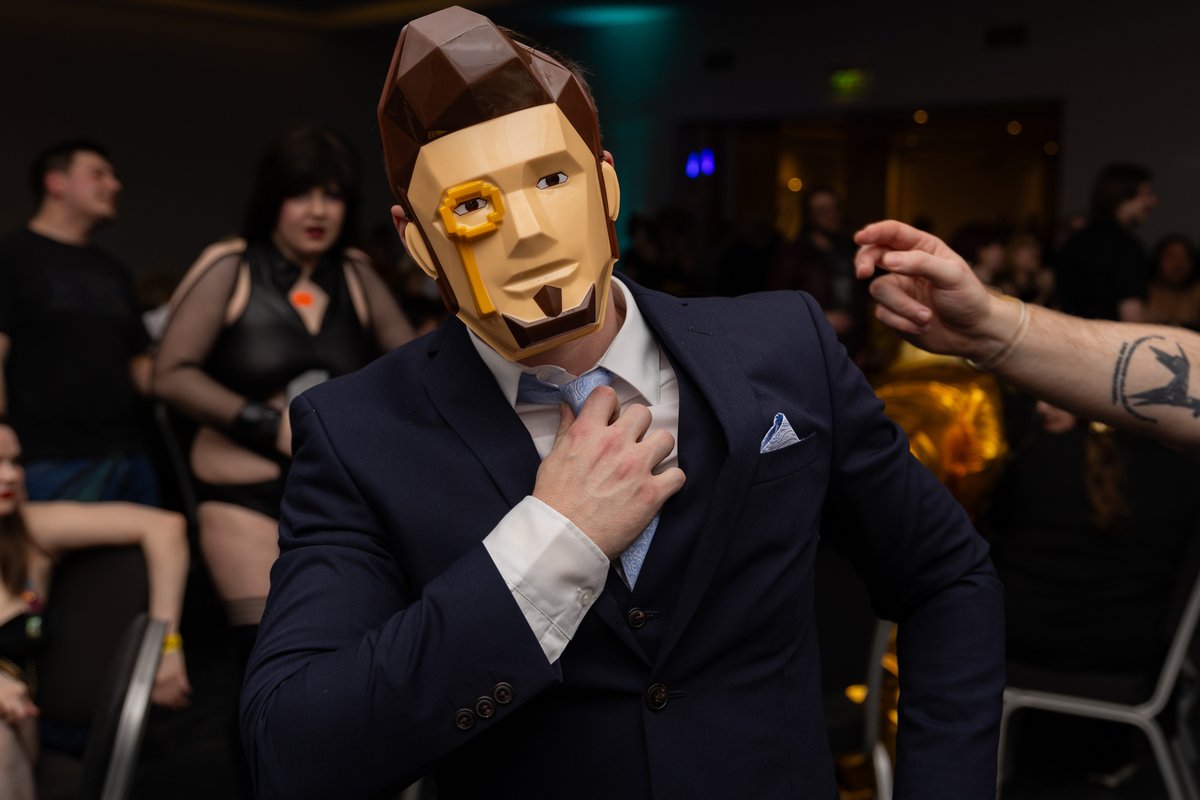 The person who bought the Brandihild mask from me said they were gonna wear it with a suit to the evening party... I never saw them, but going through the official KupoCon photos... YES