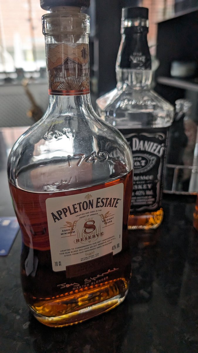 GraveDigger1882's tweet photo. Dogs walked, car washed. Now for some COD and a mighty fine rum 😋 #appletonestate #rum https://t.co/qvOrxzmCpL