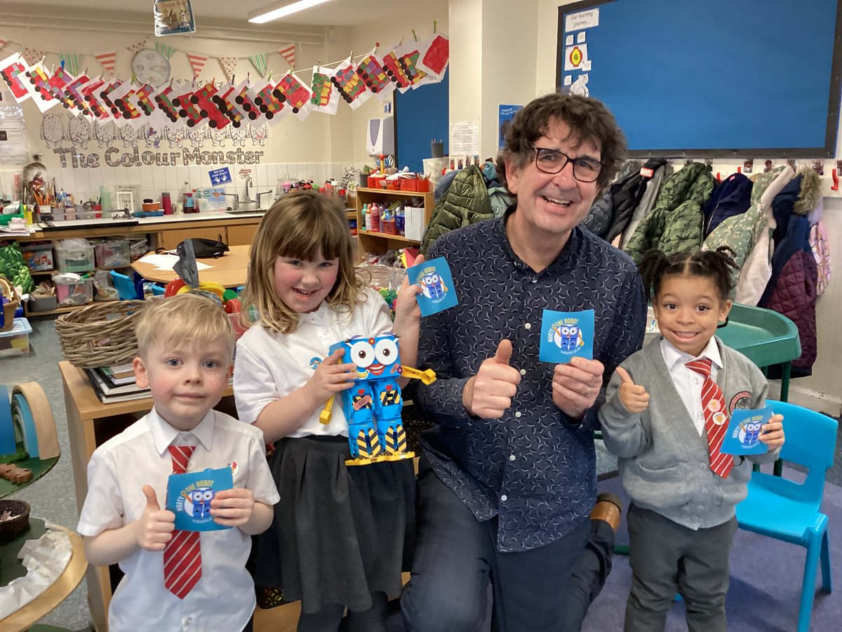 What a fabulous afternoon we had with Mr Smith and Marty the robot on Friday! <a href="/amazingict/">AmazingICT</a>