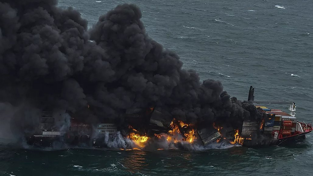 Yemen_News0's tweet image. عاجل🚨

اليمن تتوعد بإغراق المزيد من السفن الأمريكية والبريطانية مع كشف ترتيبها لتكتيكات جديدة وأسلحة جديدة تتجاوز البحر الأحمر والبحر العربي