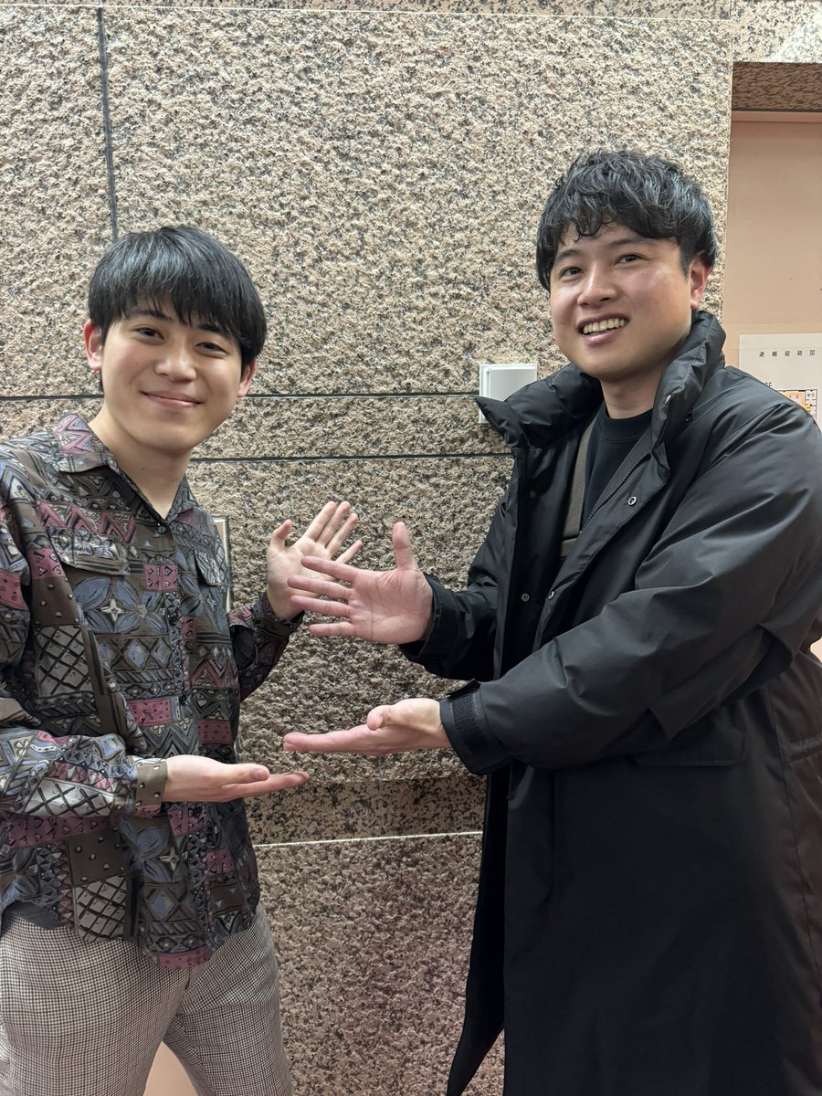 yoshidagain's tweet photo. SCSの春ライブ#CASPTUREに伺いました！コロナ禍で入学され大変なご苦労をされた世代の集大成🥹
プロ陣をはじめとするスタッフ、最高のステージを届けてくれた演者の皆さん、そしてサークル活動の維持発展に尽力された若き卒業生にも合わせて感謝申し上げます🙏
一目惚れしたベースマンこんけいさんと📷 https://t.co/icwe7PiJrs