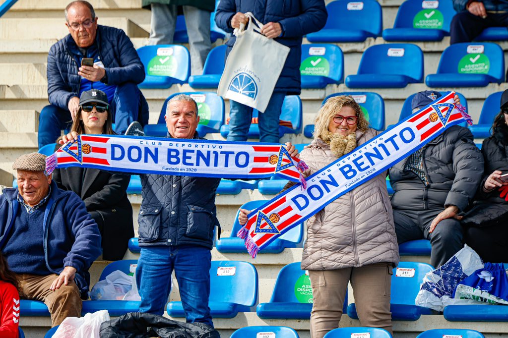CD Don Benito (@cddonbenito_) on Twitter photo No queremos un trato especial, tan solo que la televisión pública de la región ofrezca a los aficionados rojiblancos un servicio mínimo de información.
Hoy el líder de 3ªRFEF ha vencido y <a href="/deportesCEX/">Extremadura Deportes</a> no podrá ofrecer una valoración de su entrenador. No queremos un trato especial, tan solo que la televisión pública de la región ofrezca a los aficionados rojiblancos un servicio mínimo de información.
Hoy el líder de 3ªRFEF ha vencido y <a href="/deportesCEX/">Extremadura Deportes</a> no podrá ofrecer una valoración de su entrenador.