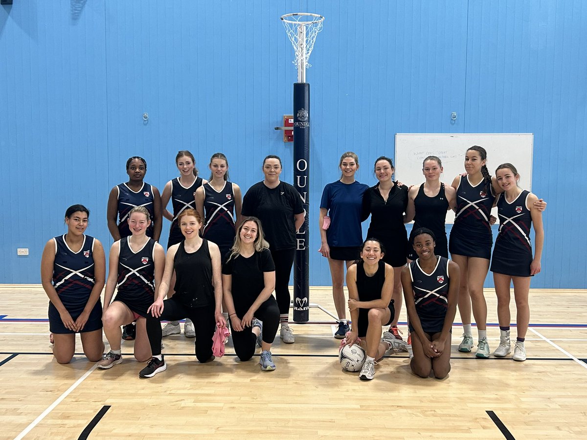 OundleNetball's tweet image. Fabulous to welcome back some @OldOundelian for a match v 1st V11.  Here’s a few shots from the 39-38 win to the 1st.