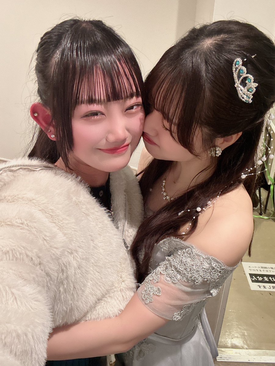 1回電車乗ったけどやっぱりみーちゃんのドレス姿も見たくなって大塚戻った🥹
特典会が終わるまで会場残って余韻に浸った！！！泣いて顔赤い！！

お疲れの中、写真撮ってくださった上に、だいすきだよって言ってくれてありがとうございました🩵🩵😭

みーちゃん関連ツイートいっぱいするゆるして🙇‍♂️