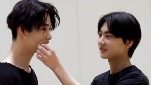 wonkiskies's tweet photo. the fact that whatever Noah said about Jakah from the webtoon reflects from Jungwon to Ni-ki in real life🥹 https://t.co/stTjJVmMzt