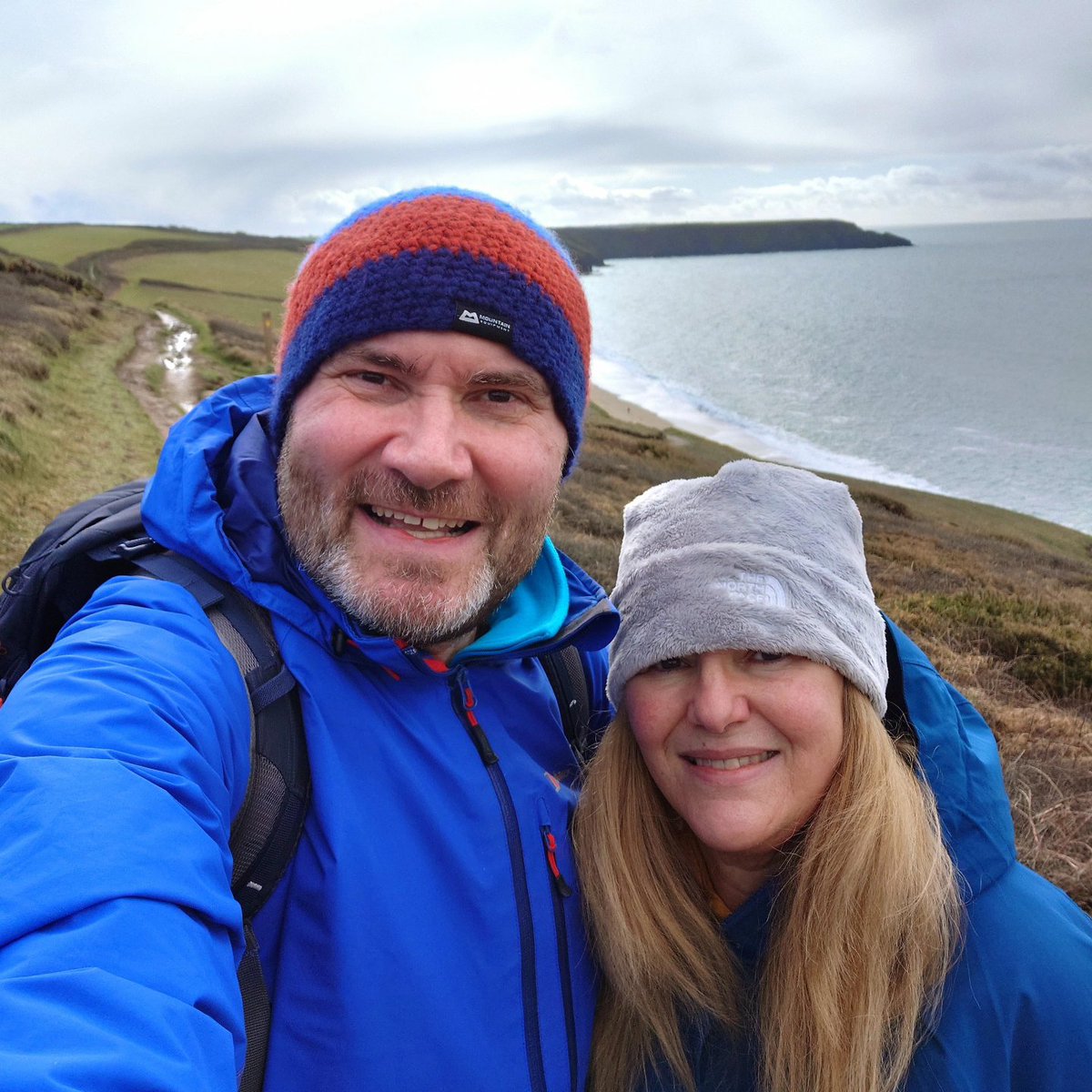 DebbieDaveT1's tweet photo. SW Coast Path - A short coastal walk today, beating the weather (Just!). Parking the van, at Loe Bar, a nice stroll down to the beach, then back along the Coast Path to Gunwalloe Cove, before returning inland via Gunwalloe itself. #Vanlife #cornwall #southwestcoastpath #gunwalloe https://t.co/oaxOCe9idA