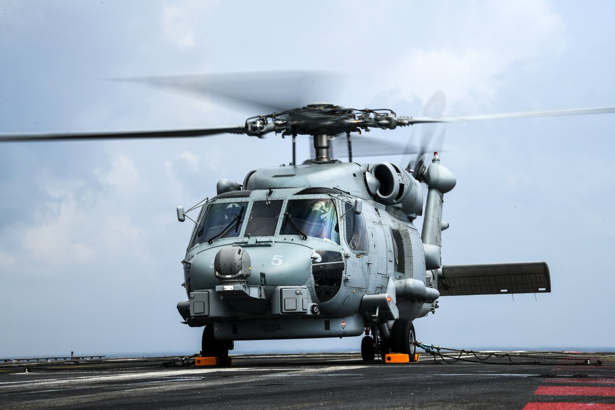 THE_SQUADR0N's tweet photo. 🚁 🇮🇳 The Indian Navy will commission the MH 60R Seahawk multi-role helicopters on 06 Mar 2024 at INS Garuda, Kochi, marking a pivotal moment in India’s Defence modernization journey. The Seahawks squadron will be commissioned as INAS 334.
#IndianNavy #MH60RSeahawk #DefenseModernization #Squadron