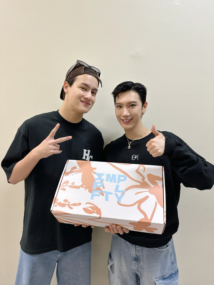 🎁✌️👍

#TEN #李永钦 #텐
#NCT #WayV #威神V
#IcePariss 
#TEN_FIRST_FANCON #TEN_1001
#TEN_FIRST_FANCON_IN_BKK