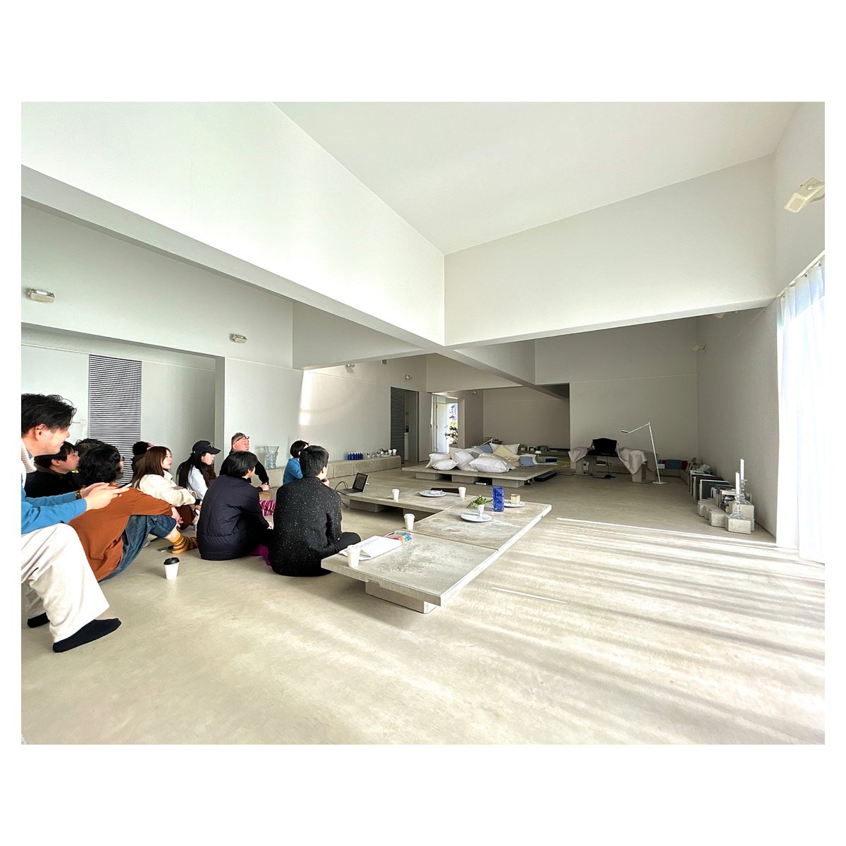 ＼姫宮プロジェクト構想ツアー無事開催／
本日3/3、雲ひとつない快晴のもと、姫宮プロジェクト構想ツアーが無事開催されました！

みなさまと共に敷地とその周りを観察して、オーナーの庭を体験。その後、姫宮の住宅にて高橋堅さんのお話しと昼食。