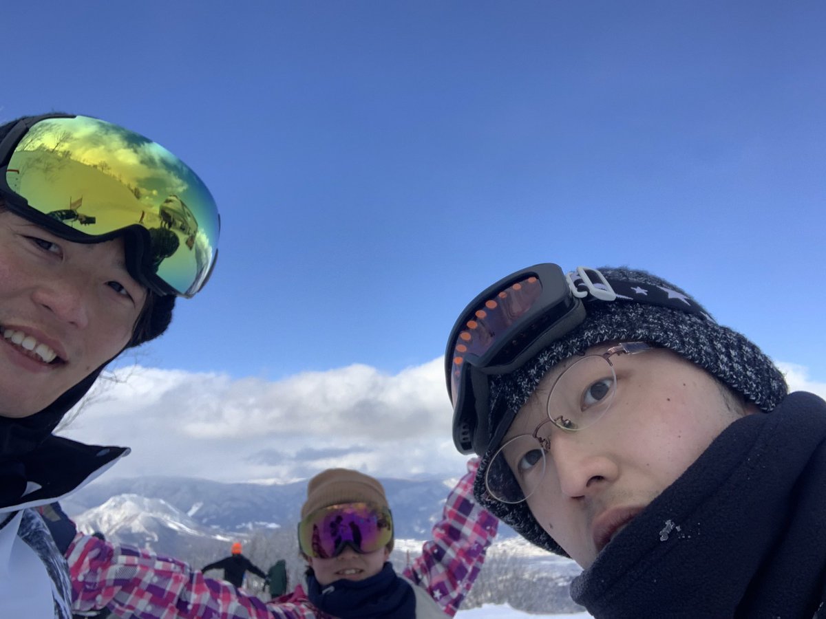 HappyWing1220's tweet photo. 実習後の2泊３日のスノボー旅行🏂
斑尾高原滑りやすかった！ https://t.co/c4R0AtgQXo