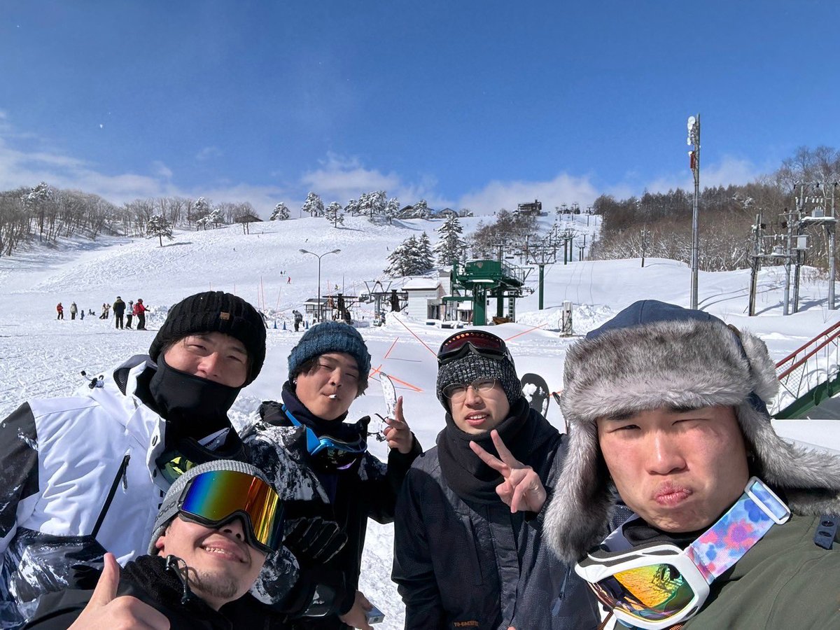 HappyWing1220's tweet photo. 実習後の2泊３日のスノボー旅行🏂
斑尾高原滑りやすかった！ https://t.co/c4R0AtgQXo