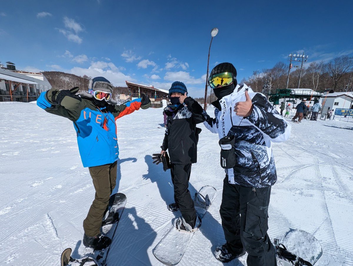 HappyWing1220's tweet photo. 実習後の2泊３日のスノボー旅行🏂
斑尾高原滑りやすかった！ https://t.co/c4R0AtgQXo