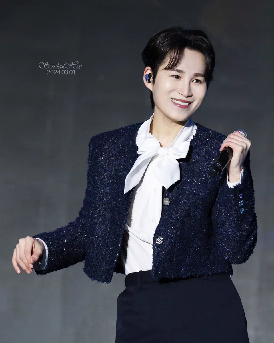 OK9Wz1hfYkPseDX's tweet photo. 보배김희재가수
#본업천재_김희재_정규2집
희로애락대박나서우야노
#HEEJAE_2ND_FULLALBUM
언제나응원합니다 https://t.co/5gxs8RzGkt