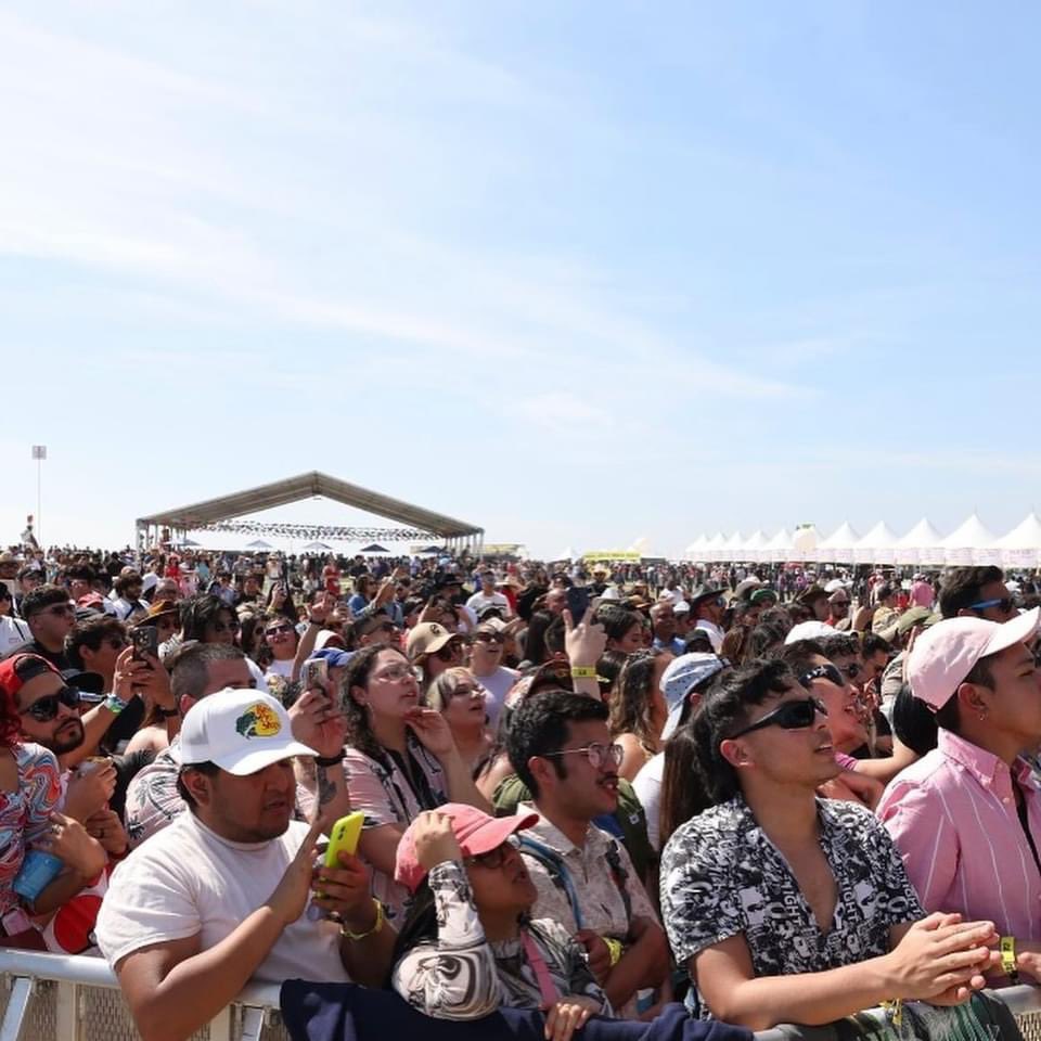 Mi gente hermosisimaaa de Austin, Texas - los admiro, los quiero, les agradezco cada sonrisa compartida en este día tan hermoso en el Bésame mucho festival. ✨🩵💋 los quiero muchísisisisimooooo!!! @maroficialll felicitaciones ❤️⭐️🌹👏🏼👏🏼🫶🏻 @Cristian_Solis ❤️🌹