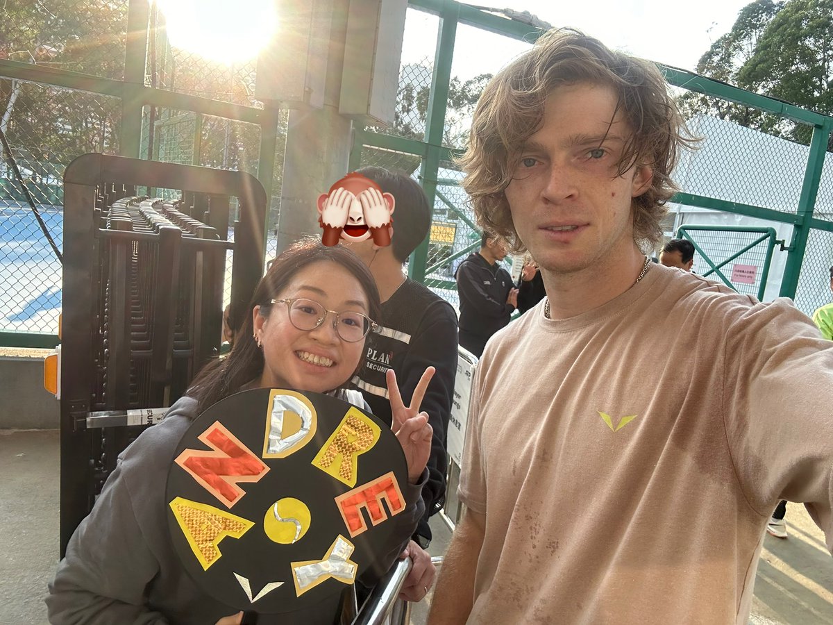 I miss Andrey Rublev 🫠 ◥ ◤ I actually find myself supporting my fav most when they are in difficult situations 💪🏻💪🏻🍀🍀🖤🤍 明けない夜はない🍀🍀 you are my sunshine and please let friends and family be your sunshine ☀️