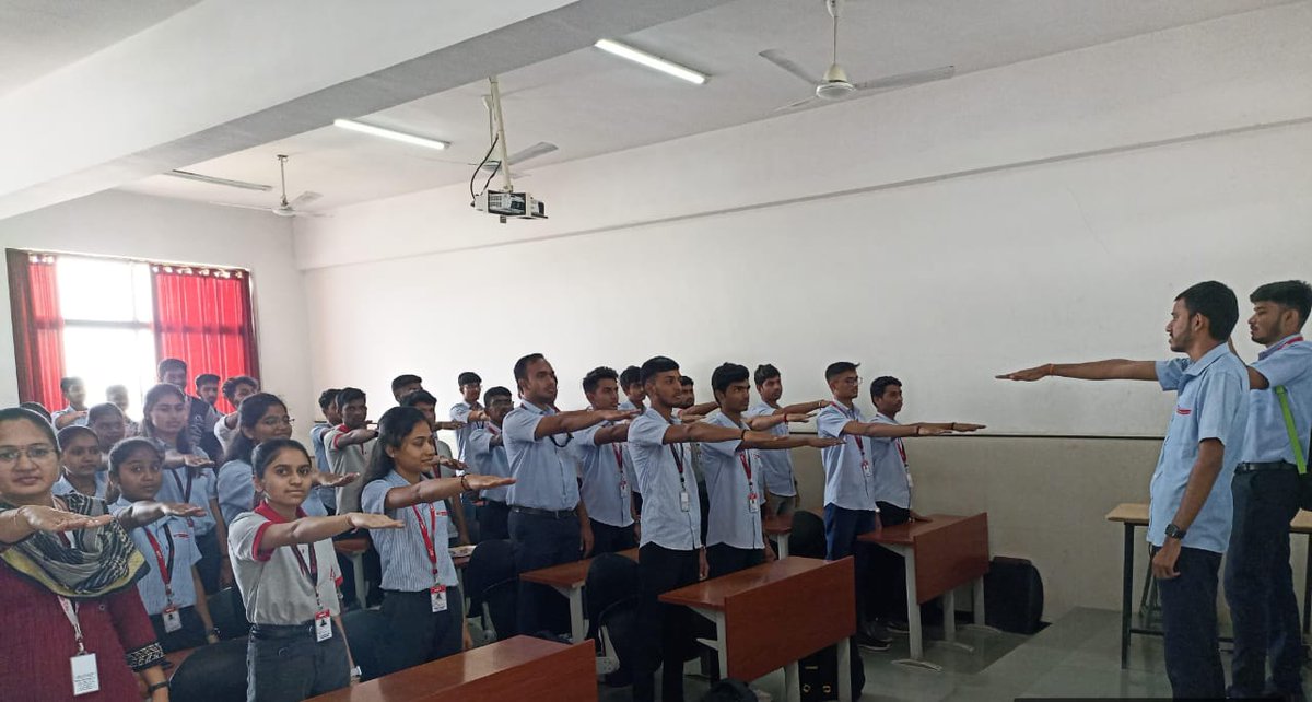 Students of the MET Institute of Technology, Nashik, Maharashtra, participated in various activities as part of the #MeraPehlaVoteDeshKeLiye campaign, such as taking Voter’s Pledge, Poster making, etc. The enthusiastic participation reflects their commitment towards developing