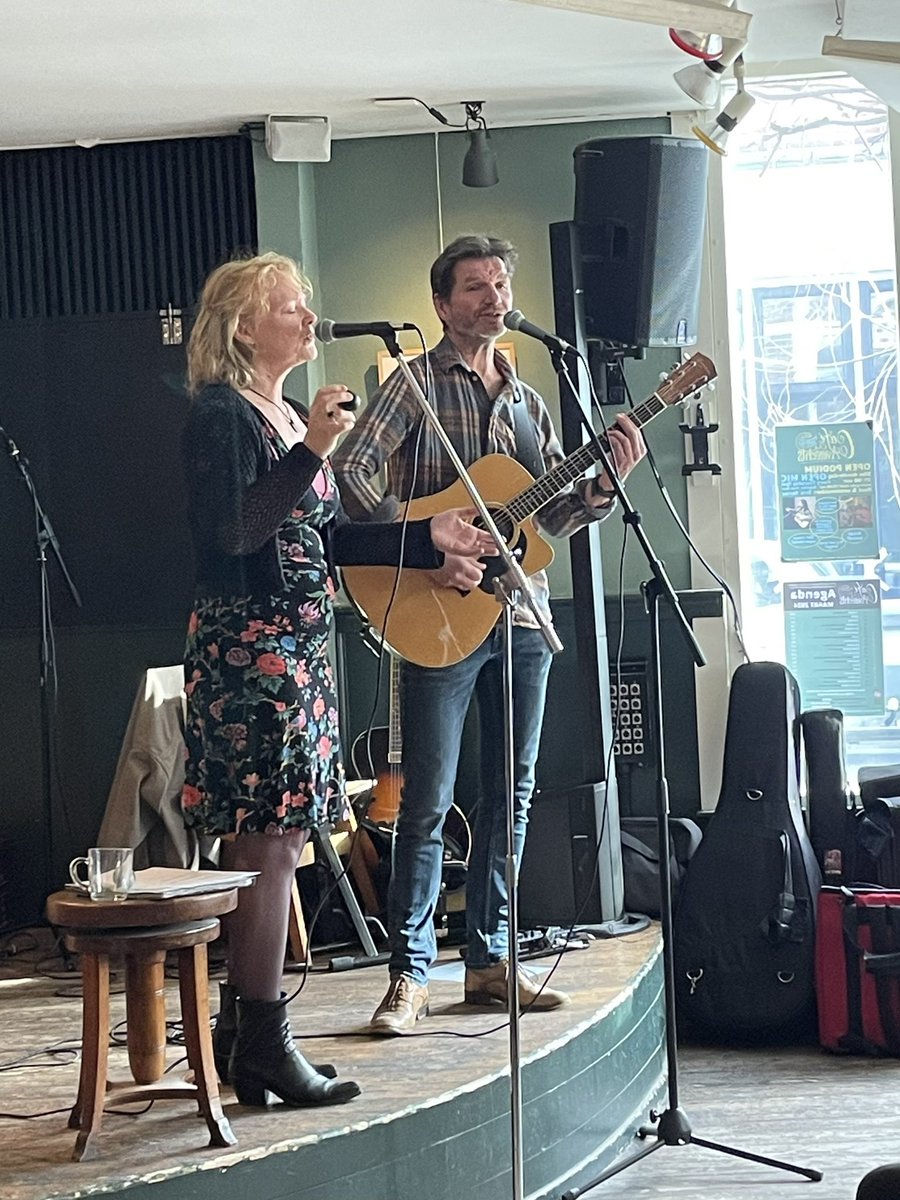 Het voorprogramma is begonnen