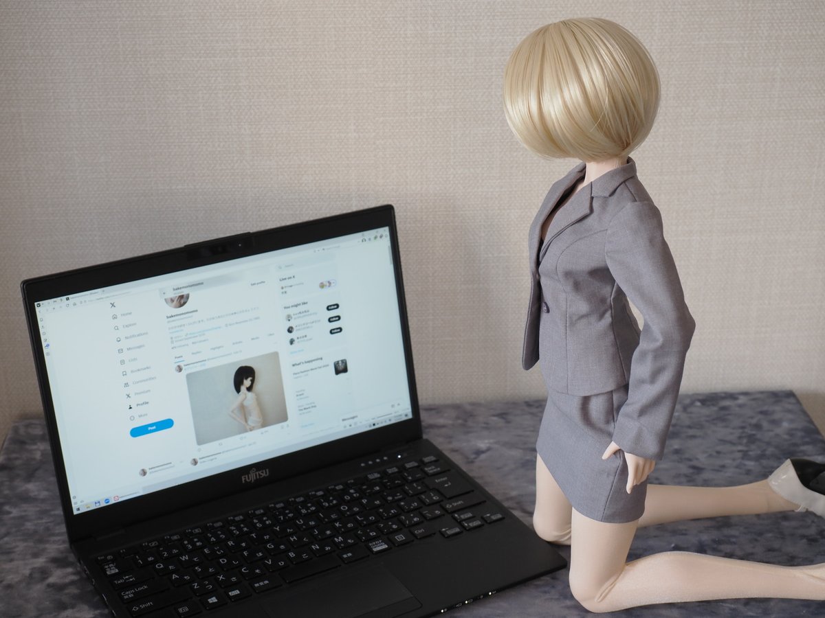 bakemonomomo1's tweet photo. Blondie https://t.co/SqJg68sDu3