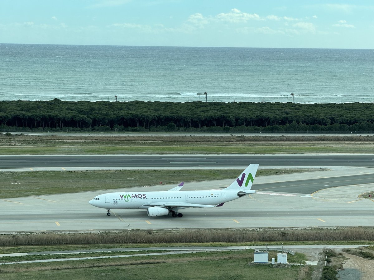 Old colleagues showing up👋😜

#WamosAir #aviation #avgeeks #airtrafficcontrol #Airbus