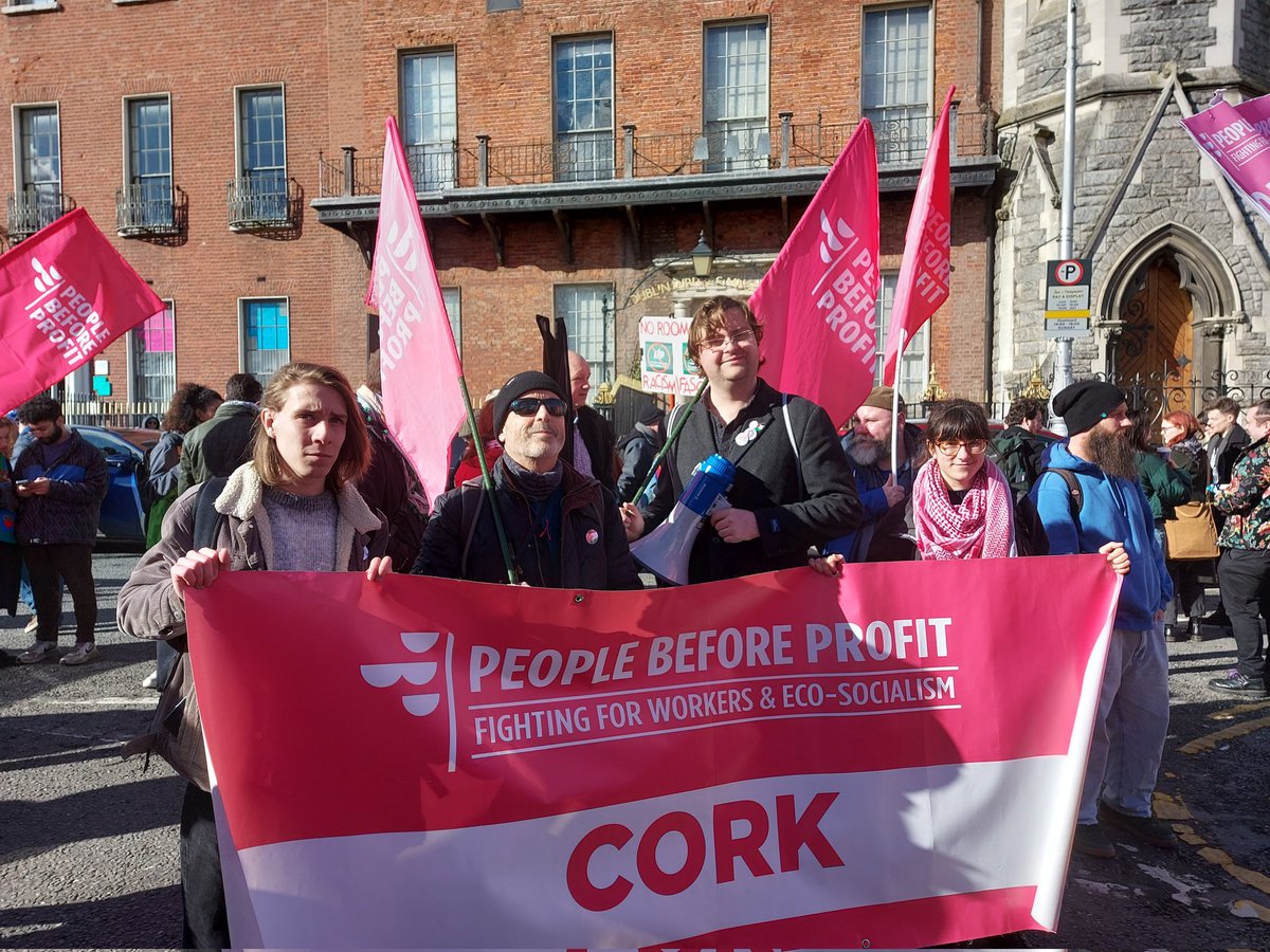 PBP Cork activists up in Dublin for @LeCheileDND #StandTogether rally. Enough is enough! NO PASARÀN