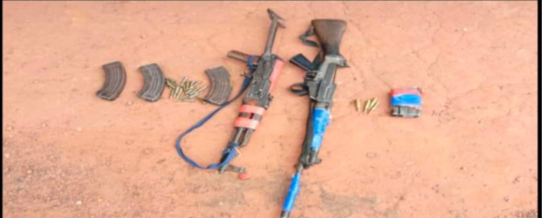 HQNigerianArmy's tweet image. NIGERIAN ARMY TROOPS NEUTRALISE ESN TERRORIST, CLEAR  HIDEOUTS, RECOVER ARMS, AMMUNITION

Nigerian Army troops have  successfully cleared IPOB/ESN hideout at Ihiteukwa Community in Orsu Local  Government Area of Imo State, neutralizing one IPOB/ESN Terrorist after an intense…