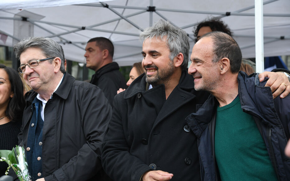 ActuPolitiqueN's tweet photo. Complètement dingue, Gérard Miller a vendu 400 000 euros à France TV ( service public censé être neutre ) un documentaire à la gloire de son ami Mélenchon et le tout payé par nos impôts. Et ce que la justice va se saisir de ce scandale ou la loi ne s'applique pas à la gauche 🤔? https://t.co/JguJfqErLw