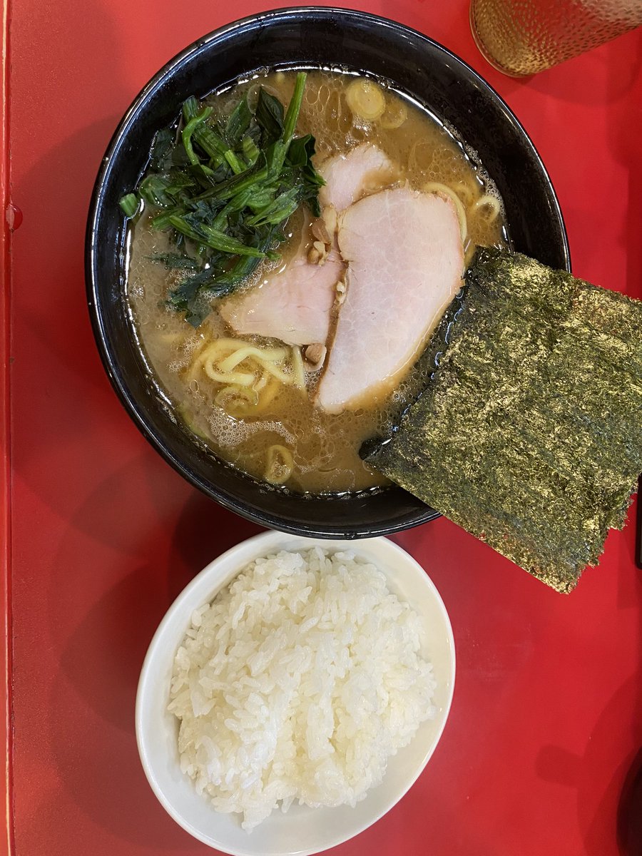 杉田家 千葉駅前店
ラーメン　870円
ライス120円

こちらのお店は初めてでしたが、こっちの方が好きかも。

@ラーメン　@ラーメン好きな人と繋がりたい