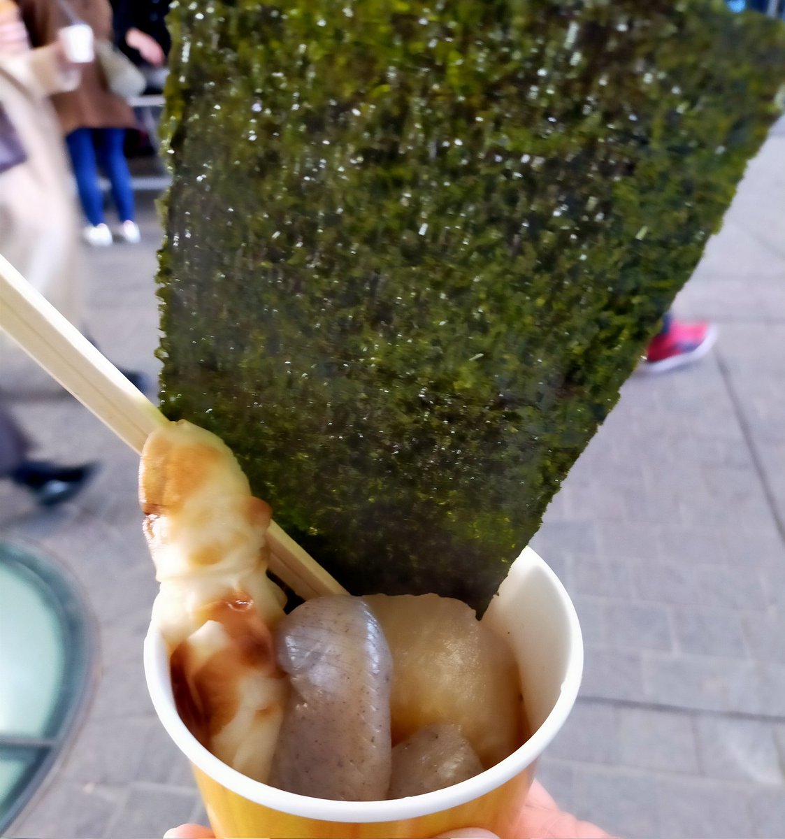 pupunao11coco's tweet photo. 初『海苔おでん』
磯の香り(#^.^#)出汁が美味！
とても美味しかったです。
#エバラマルシェ
#川島屋　#海苔おでん https://t.co/Sjz9QWerlV