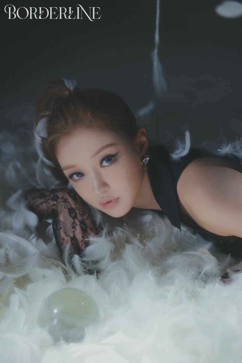 8_OHMYGIRL's tweet photo. 유아(YooA) 1st SINGLE ALBUM [Borderline]

CONCEPT PHOTO
#INSIDE

2024.03.14 6PM (KST)

#유아 #YooA #Borderline https://t.co/Hi0TpR0JtF