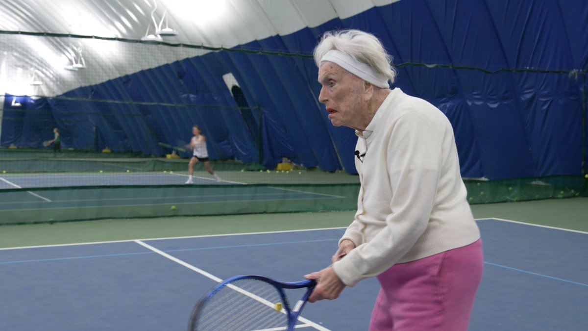 #USA : Mit 98 #TikTok Star. Damit #Dorothy #Wiggins auf den Kanälen zu sehen ist, unterstützt sie ein 59-jähriger Freund mit seiner Smartphone-Kamera und dokumentiert ihren knochentrockenen Humor im #New Yorker Alltagsleben , heute im @weltspiegel_ARD