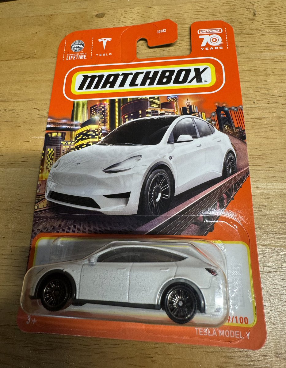 I want to give this away to an owner of a white Model Y! If you have one, REPOST to enter! 

If you know someone with a white Model Y, please tag them!!!