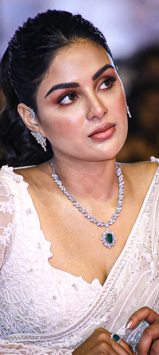 GHwSB6jagAAUhdJ?format=jpg&name=medium