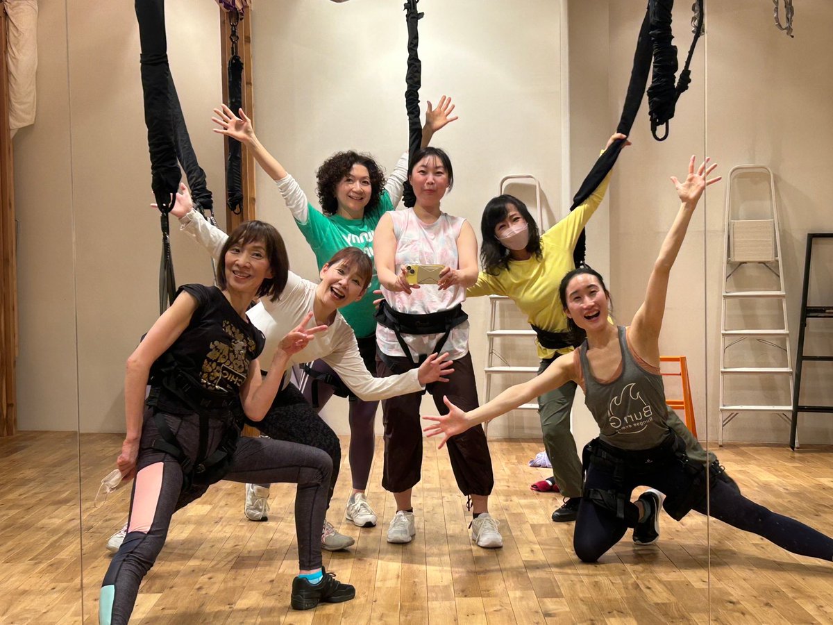 reikogura's tweet photo. Burn Gを体験してみた🧚🏻♀️
サスペンションフィットネスと
ダンスを掛け合わせた、
高燃焼系空中エクササイズ。
凄い汗が出ます🙋🏻♀️膝にも負担ないし終わった後は身体が軽かった。
これは体幹力つくし、超楽しい🤗
空中ジャンプはスーパーマリオになれた🥸
#BurnG #自由ヶ丘 https://t.co/F3URbFliWB