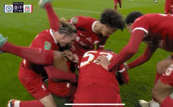 PirtoEl's tweet photo. Voy a ver fútbol para no pensar en ella*

El fútbol trayéndome flashbacks: https://t.co/rS63ibhtdC