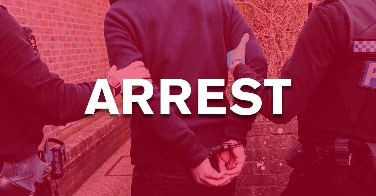 A man from #Handcross has been arrested for 2x burglaries in #Ardingly & #HorstedKeynes over the past week. 

A woman he was with has also been #Arrested for obstructing police after trying to destroy evidence.

Big 👍 to SEU for their hard work!

#NotOnOurPatch
47240039584
CL393