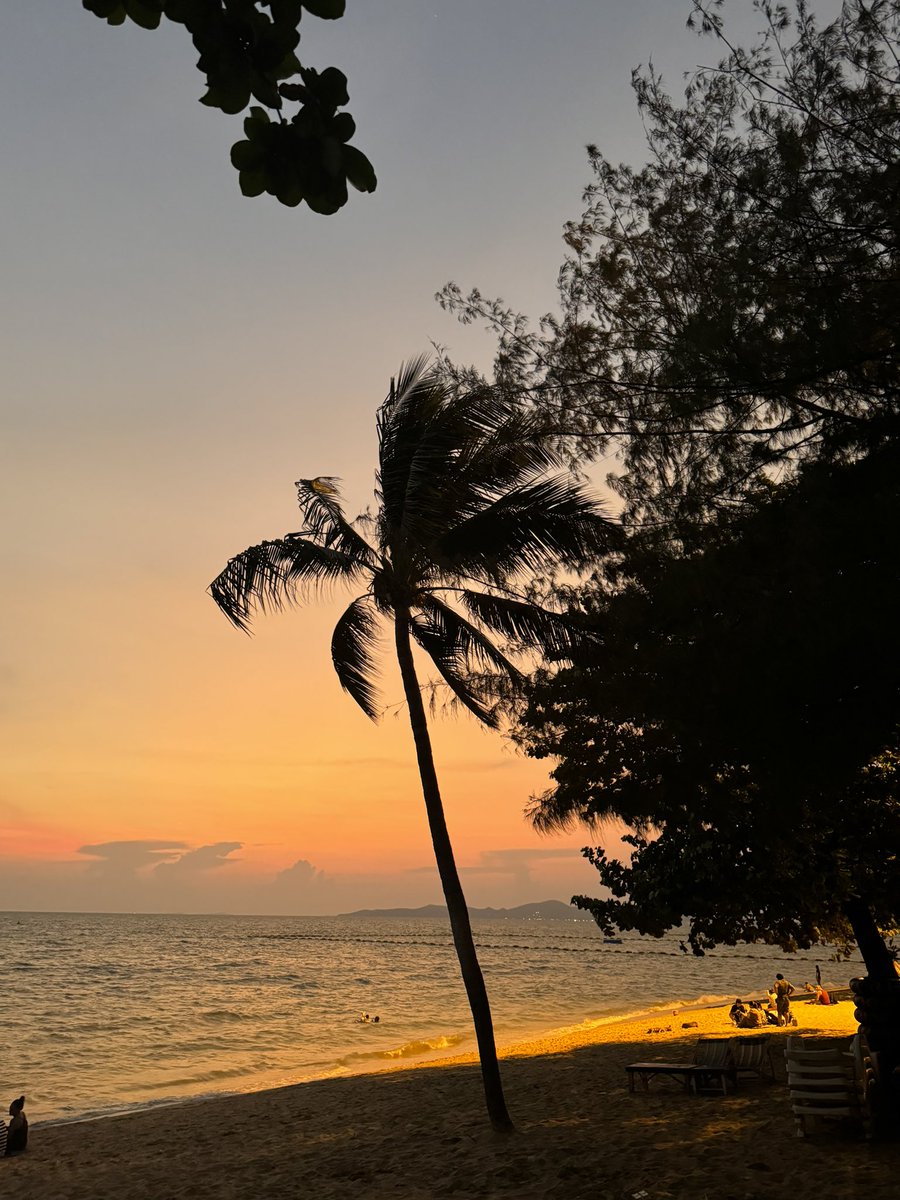 #viewfromhere on #Jomtienbeach 
#monikalifephotography 
#thailand