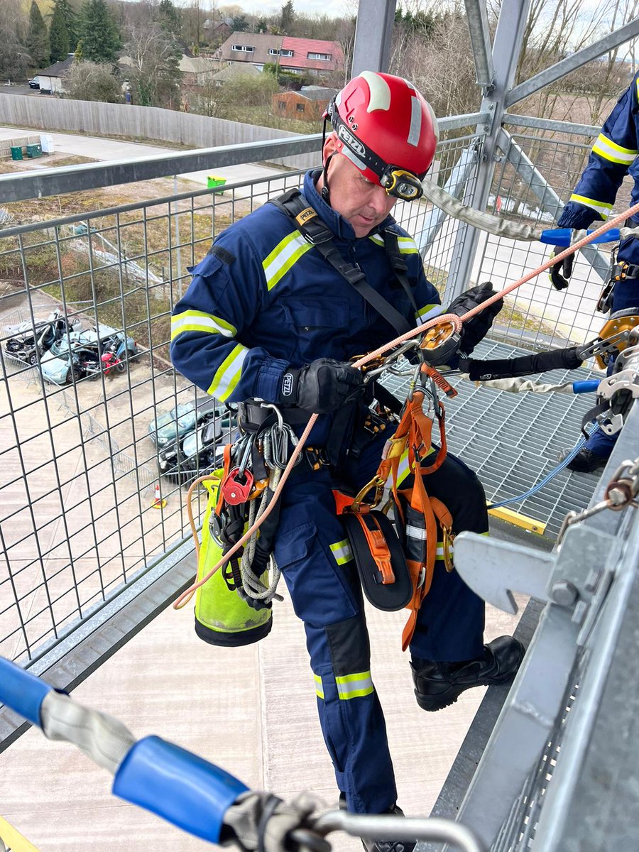 LymmFS's tweet image. This morning, White Watch have been training in the tower, including pick off rescues, strop rescues and advanced rescue techniques

#operationalpreparedness #techrescue #roperescue