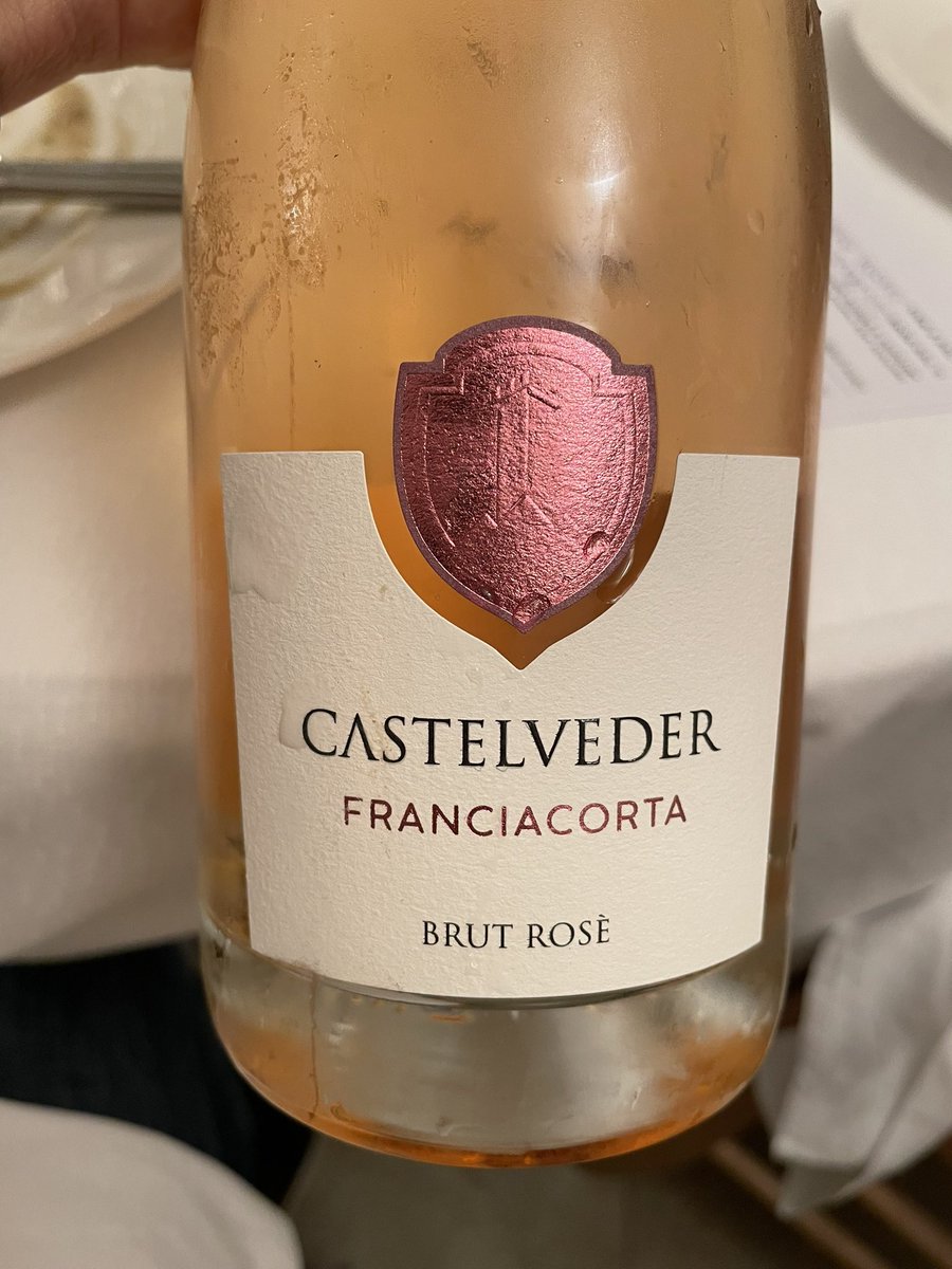 federicopls's tweet photo. Oggi Metodo classico #franciacorta #castelveder https://t.co/lpKCDQ0MAx