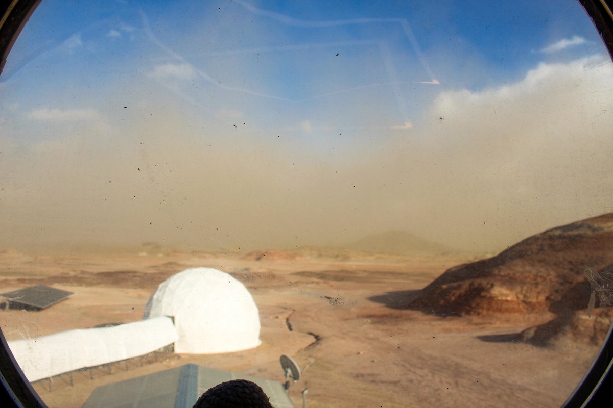 A brief but fairly severe windstorm approaching our Mars Desert Research Station in southern Utah! 🌬️All's well, with Crew 293 continuing their research & field studies later in the day. Visit mdrs.marssociety.org for to read our daily crew reports. @MDRSSupaeroCrew #stem