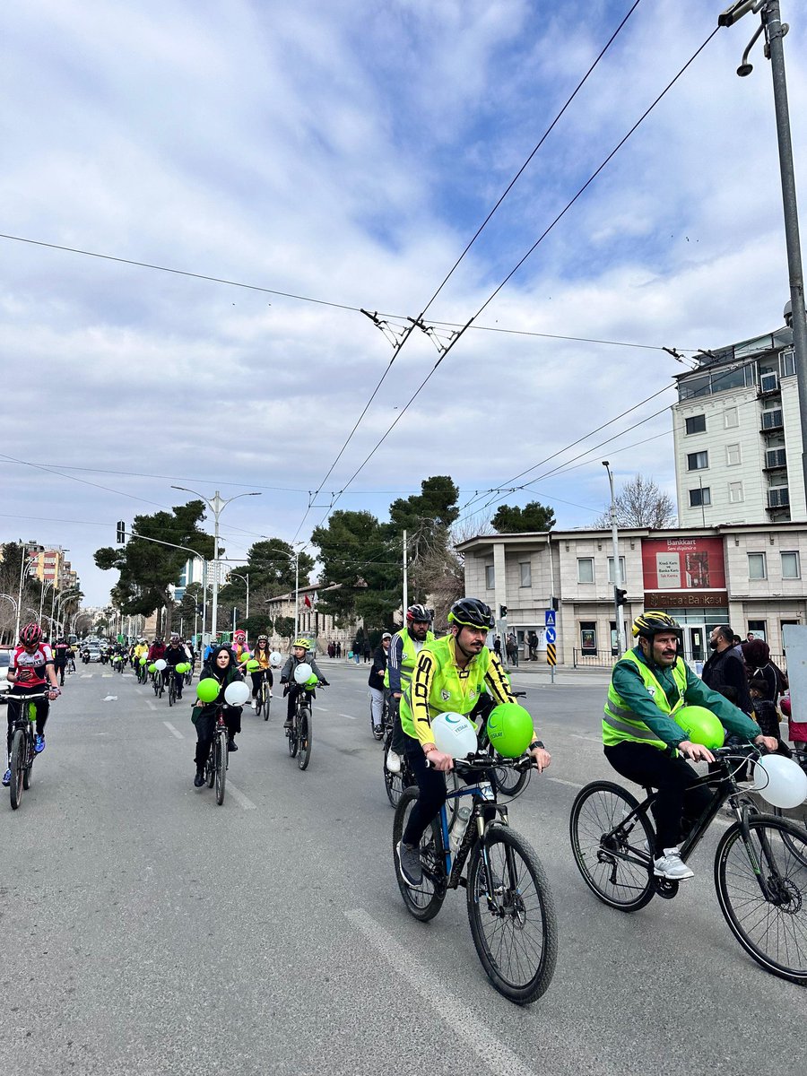 Yeşilay Haftası’nda bisikletseverler ile Urbit Bisiklet topluluğu ve Göbeklitepe Bisiklet Spor Kulübü iş birliğiyle Bisiklet turu düzenledik. Her yaştan bisikletseverler, bağımlılıklarla mücadelemize destek olmak için bizlerle birlikte pedal çevirdi. 'Yeşilay Varsa Hayat Var'