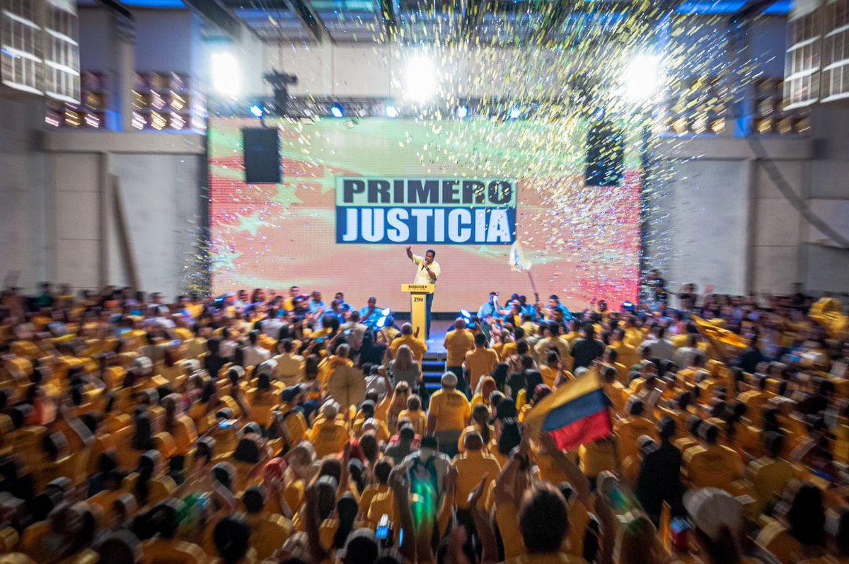 RafaelRamirezC's tweet photo. 24 años comprometidos con Venezuela @Pr1meroJusticia 🇻🇪
En cada rincón de nuestro país hay un justiciero lleno de gallardía y convicción, con una franela aurinegra, recorriendo las calles con un mensaje de esperanza, casa por casa, venezolano por venezolano. https://t.co/j7FBaiU62A