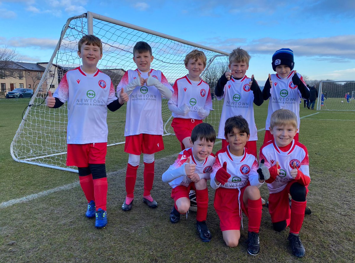 spartans_youth's tweet photo. Thanks to Newtown Roofing &amp; Building for sponsoring our 2015 Carswell squad who started Soccer 7s today. ⚽🔴⚪ https://t.co/XhLTdqZ1XB