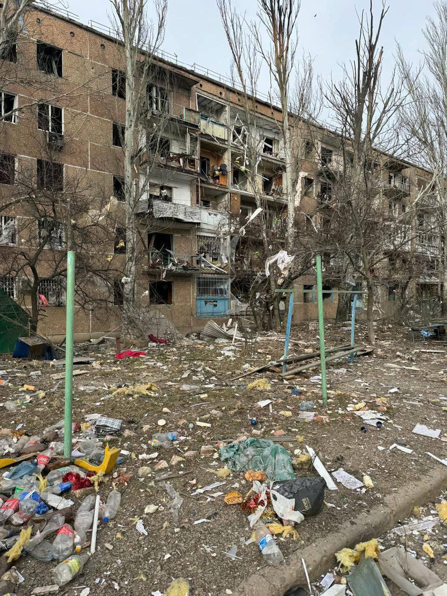 Kurakhovo in Donetsk region. 16 wounded 😭
#RussiaisATerroistState #UkraineRussianWar
#RussiaUkraineWar #War #UkraineWar #UkraineWarNews #WarNews #STOPWAR
#SupportUkraine #PutinButcherOfMariopul 
#PutinIsaWarCriminal #StopPutin #SaveUkraine
#UkraineArmy #Army
