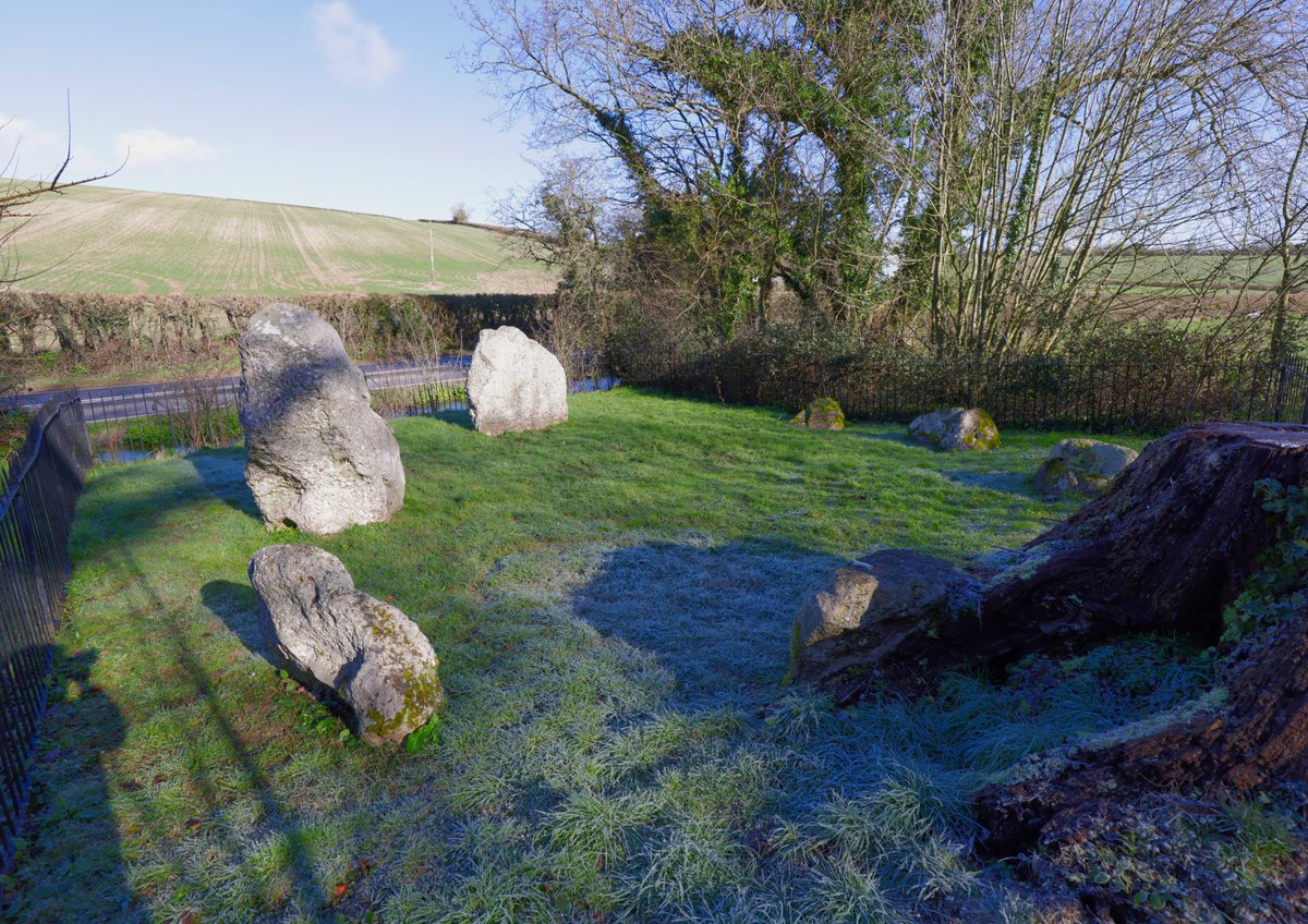 Morning walk to the Nine Stones @WinterbourneAbbas circle one of only four circles in #Dorset @theAliceRoberts @EnglishHeritage @lesley_nicol @vickimichelle @springmeister @DorsetWildlife @TEC_Kimmeridge @DorsetMuseum @DrKathWalker @Dorset_NL